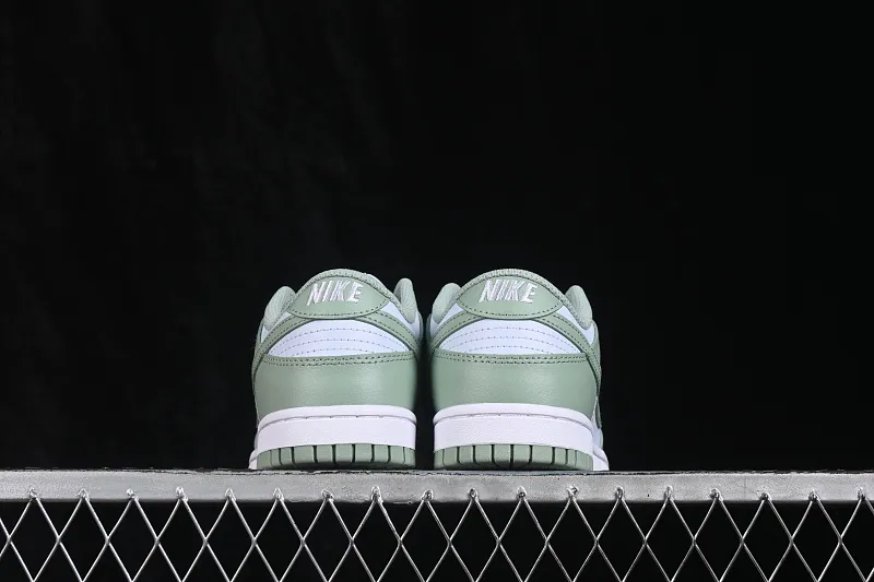 All categories Nk SB Dunk series Nk SB Dunk Low low-top sneakers Nike SB Dunk Low light green low-top casual sneakers IM6572-002